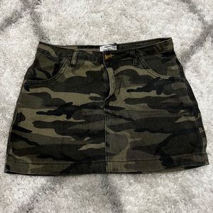 Camo mini skirt